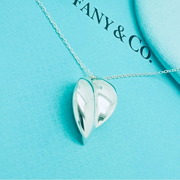 Tiffany & Co. 💯% Auth Rare Md Frank Gehry Heart Pendant Necklace w/Pouch ✨EUC✨ - Picture 2 of 6